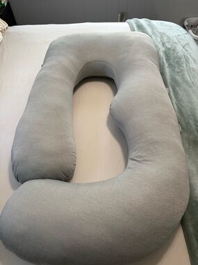 U-Shaped Full-Body Maternity & Nursing Pillow — Light Gray